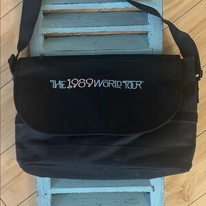 Black 1989 World Tour Taylor Swift Messenger Bag